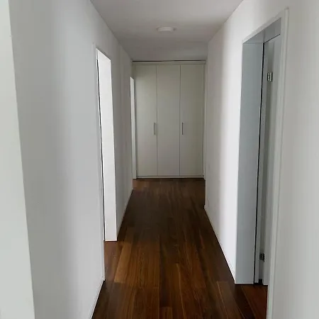 For 1 To 6 People, 3 Double Beds Apartamento