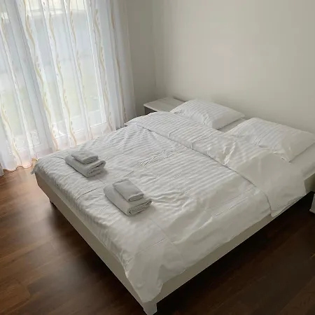 Apartamento For 1 To 6 People, 3 Double Beds Seftigen