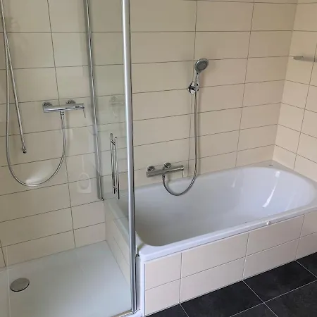 For 1 To 6 People, 3 Double Beds 公寓